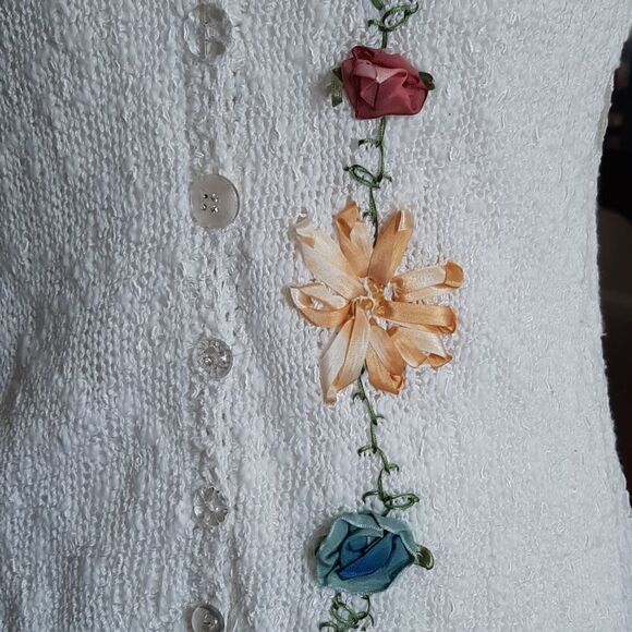 Elaris vintage white cardigan with tulle sleeves. - Picture 2 of 10